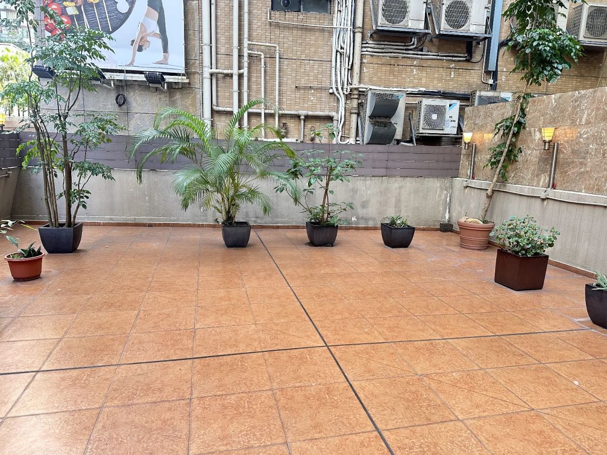 新春園大廈 - 11