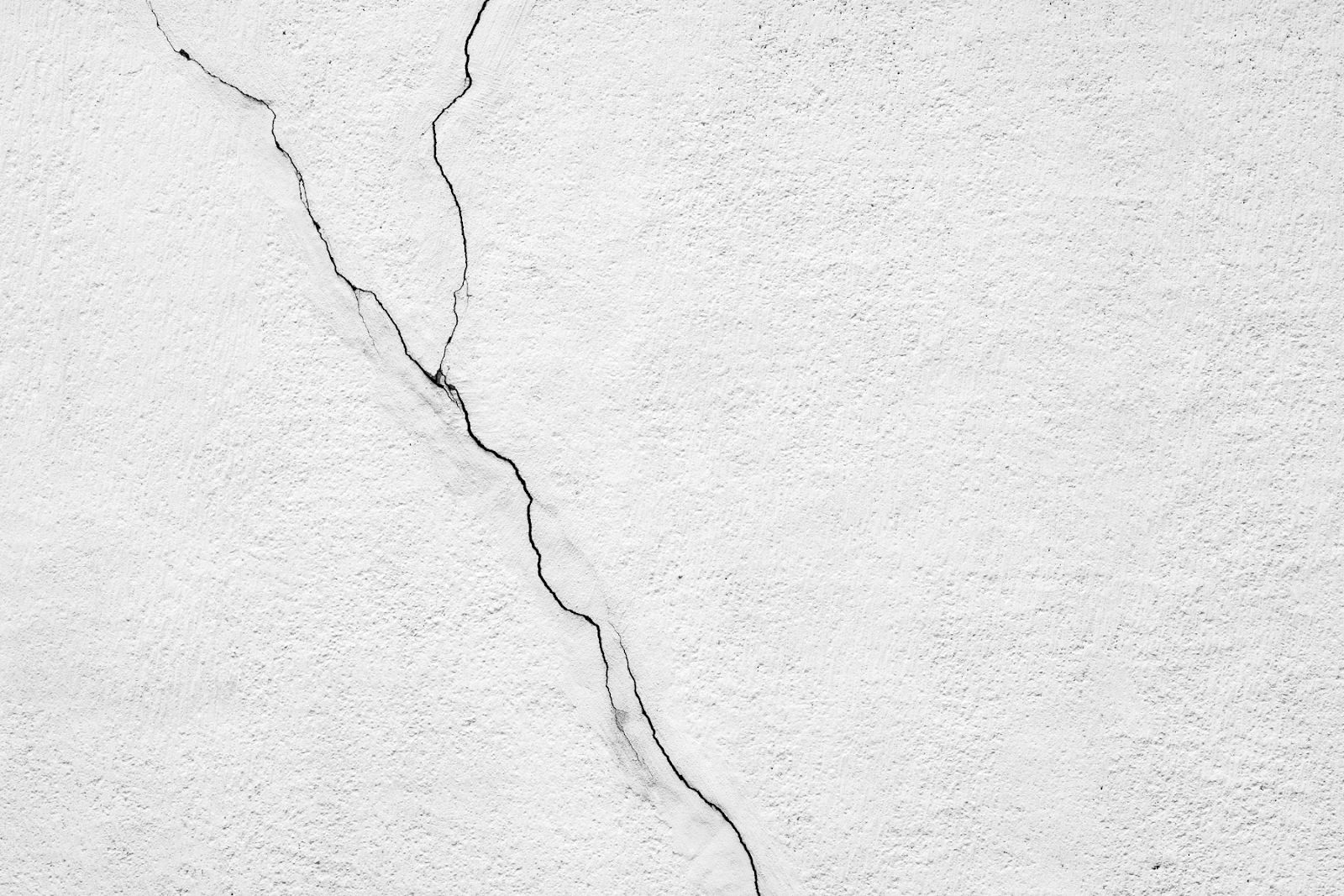 【秋末牆身爆裂】乾縮還是滲水警號？ - 1