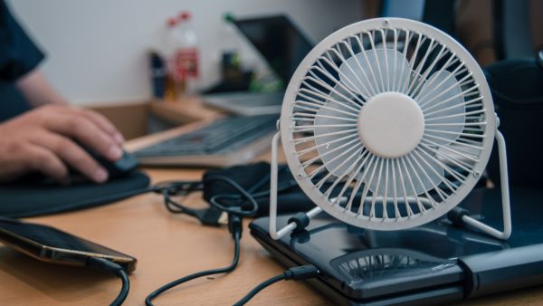 【極端酷熱天氣】35度高溫來襲！林超英的「零冷氣家居降溫法」：活用USB風扇仔抗高溫 - 4