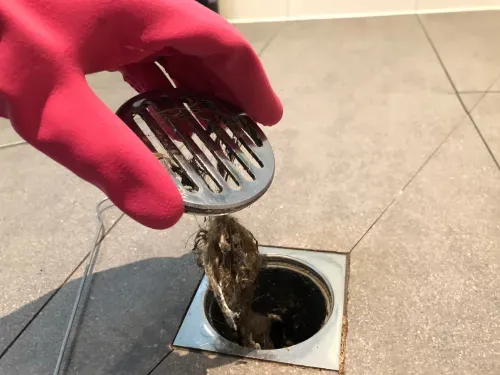 Shower Curb Drainage: Causes and DIY Fixes - 6