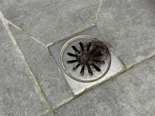 Shower Curb Drainage: Causes and DIY Fixes - 5